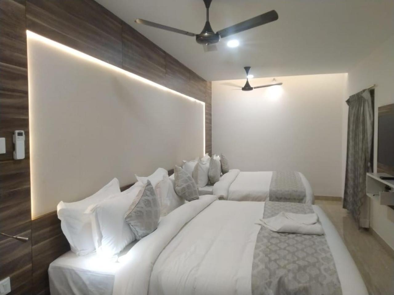 Residenza Adhikrishna Arcade Hotell Erode Exteriör bild