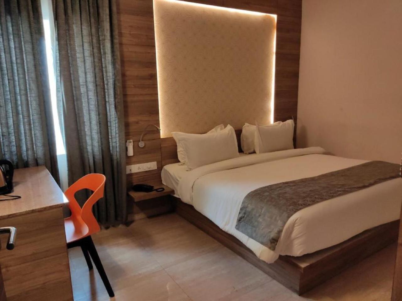 Residenza Adhikrishna Arcade Hotell Erode Exteriör bild