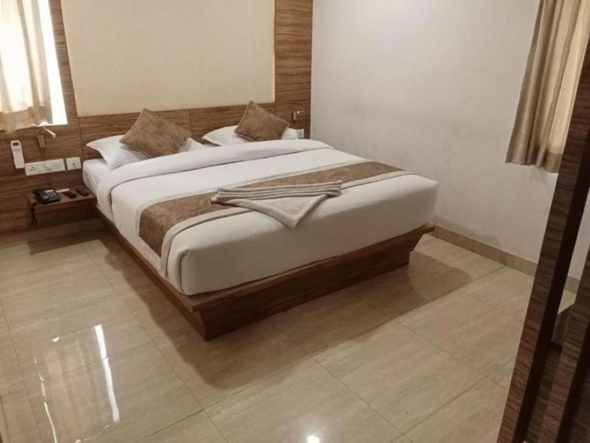 Residenza Adhikrishna Arcade Hotell Erode Exteriör bild